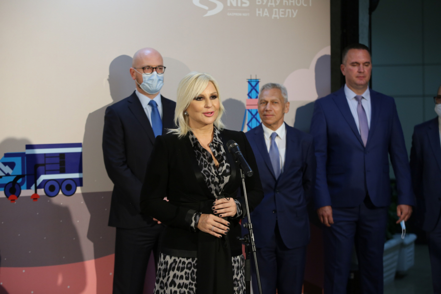 Stipendiraju studente i zapošljavaju – mladi eksperti rade u NIS-ovom naučnom centru