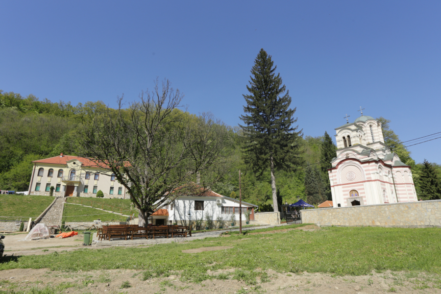 BEBI NIJE BILO SPASA, A ONDA SU JE DONELI U SRPSKI MANASTIR Neverovatna ispovest majke koja je pomoć našla tamo gde ni LEKARI nisu mogli