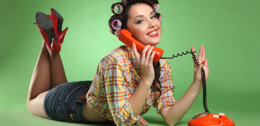 ALO, JA BI’ SE TRLJALA MALO Telefon može da posluži i za strastveni razgovor s nekim koga ne vidimo, a čije nam reči ulaze pod kožu