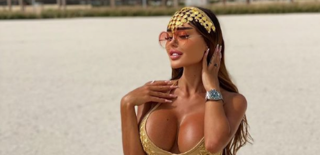 OVO JE BOLESNO! Pogledajte fotografije Ane Korać zbog kojih su je uništili na Instagramu, starleta izvadila rebra (FOTO)