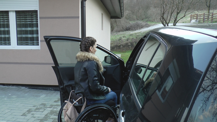 OVA ČAČANKA JE HEROJ Nakon saobraćajke ostala invalid u kolicima, ali iz jednog razloga živi uobičajeno (FOTO)