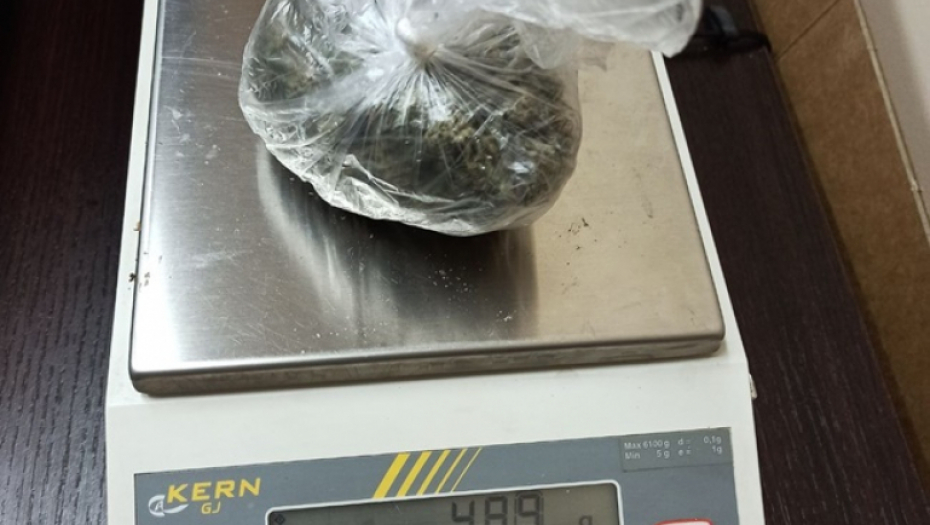 U akciji "Gnev" u Čačku uhapšena dva mladića, policajci su im pronašli i ono što su krili u trenerkama