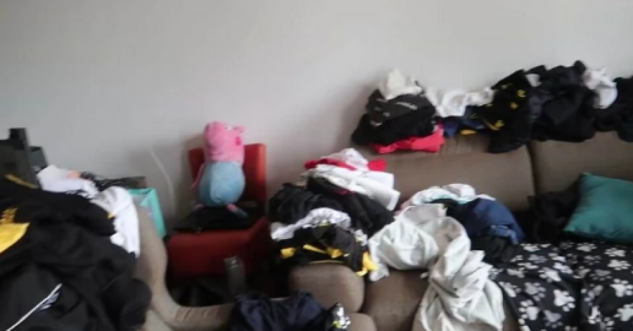 Baka Prase sa devojkom živi u kršu i lomu, zbog totalnog haosa u stanu ga urnisali na društvenim mrežama (FOTO)