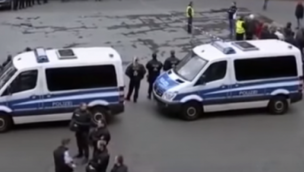 U NEMAČKOJ NEMA ZAVITLAVANJA! Policija u Berlinu uhapsila 13 novinara: Tretirali smo ih kao demonstrante!