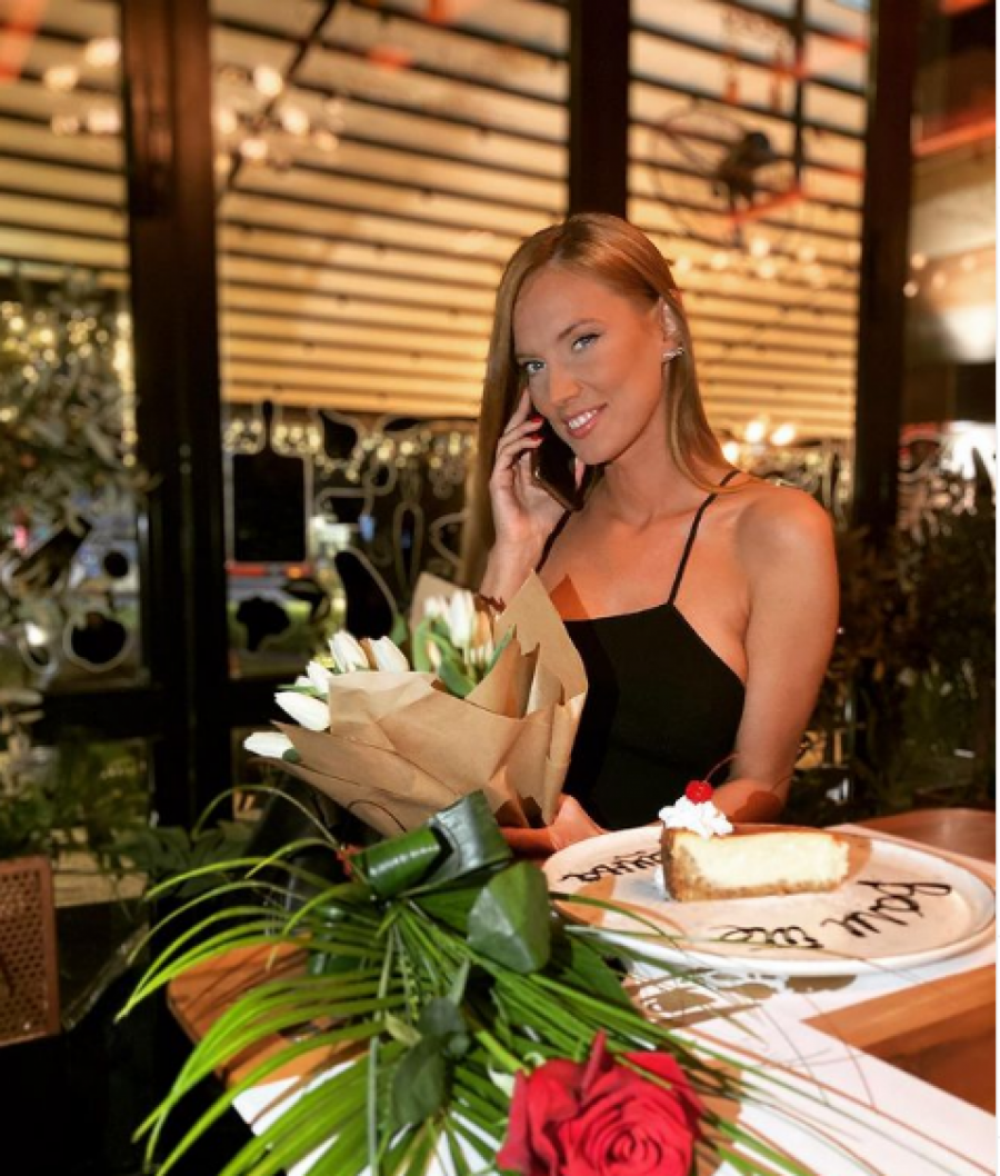 SVI DETALJI PROSLAVE RAZVODA! Ivana lepša nego ikad igrala celo veče dok su joj muškarci neumorno prilazili, evo šta je uradila kada su je pitali za Taru i Ša (FOTO)