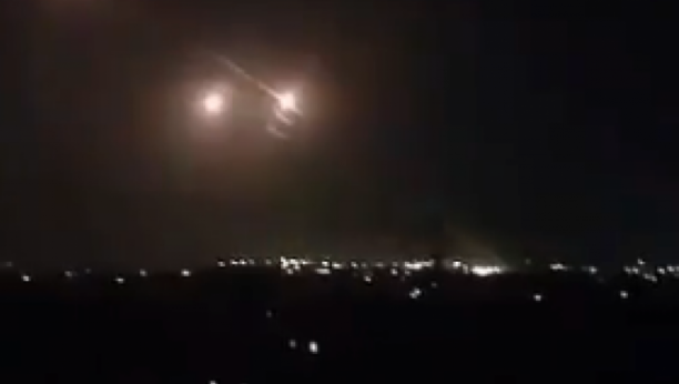 Ovako izgleda napad na Izrael, salve raketa zapalile nebo! (VIDEO)