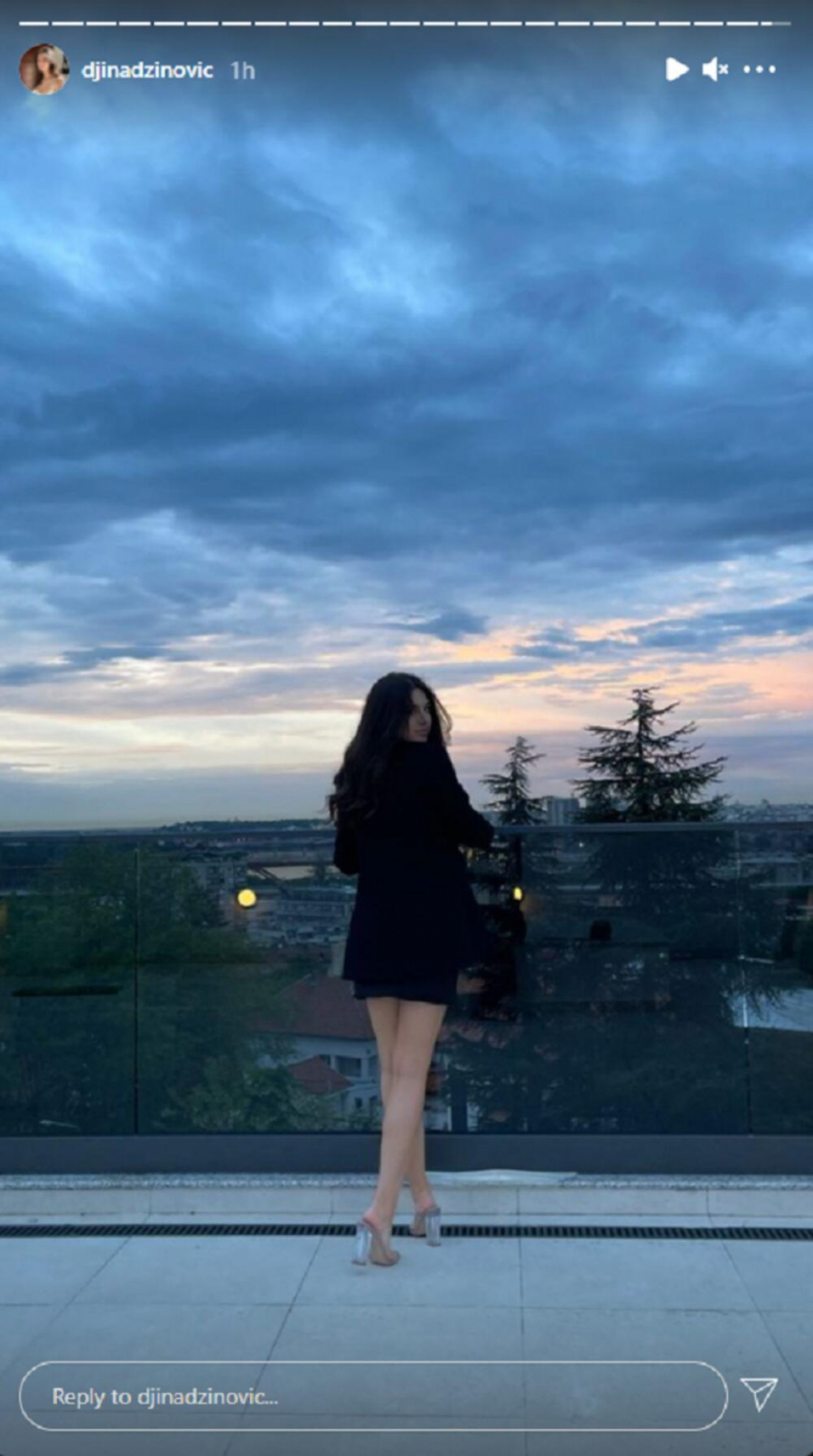 Ćerka Harisa i Meline Džinović pokazala nerealan pogled iz vile od dva miliona evra, dugim nogama i stajlingom Đina zasenila sve prisutne (FOTO)
