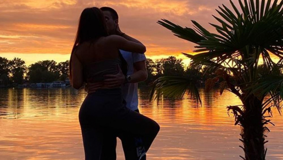 Unuk Šabana Šaulića se ženi: Luka Adžić uskoro postaje otac, a buduća supruga mu je vanserijska lepotica! (FOTO)