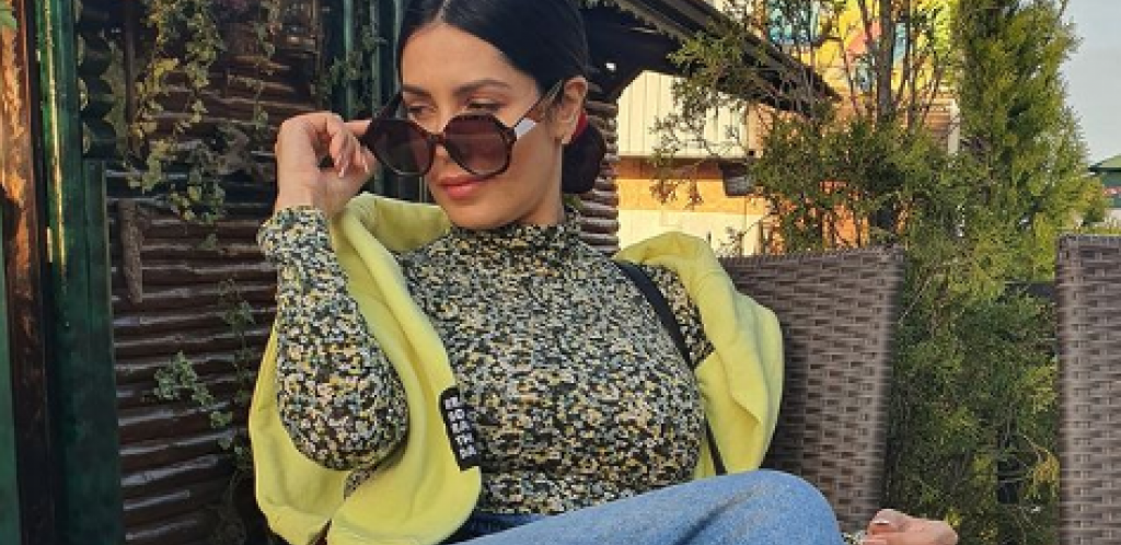 DOK VODI RAT SA MUŽEM ZA STARATELJSTVO NAD SINOVIMA Tanja Savić uslikana sa ovim muškarcem u kafiću (FOTO)