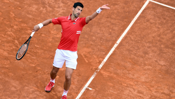 OVAJ DETALJ JE ODUŠEVIO PLANETU! Nole ima posebnu podršku na tribinama, kamera je sve zabeležila! (VIDEO)