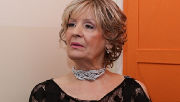 BUTKICE SEVAJU NA SVE STRANE Lepa Lukić oplela po mlađim kolegama, pa priznala da li je zažalila što nema dece