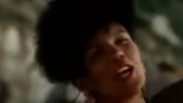 DETALJI UBISTVA ZGROZILI SU CEO SVET! Njen čuveni hit "Lambada" peva se i danas, a malo je poznato da su pevačicu živu spalili i to njeni zaposleni!