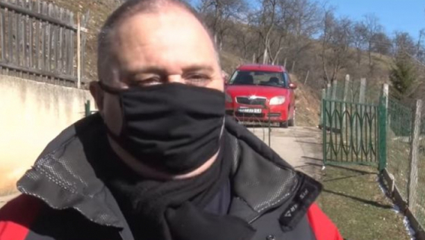 TAKSISTA DUŠAN JE "DRUG NA PET MINUTA" : Pritisnete dugme i on uradi posao koji ste zaboravili