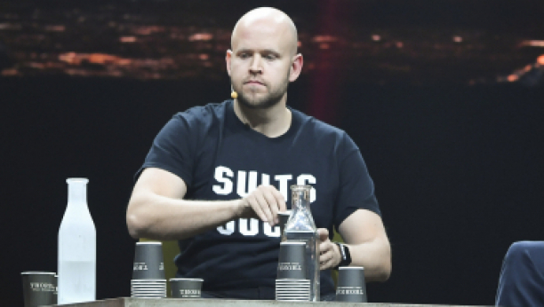 NAVIJAČ TEŽAK 4,7 MILIJARDI HTEO DA KUPI KLUB Crveno-beli odgovorili - novac nam nije potreban