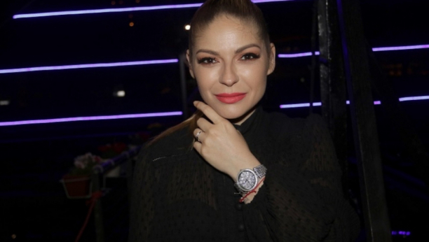 UDAJE SE ZVEZDA GRANDA! Pevačica otkrila i tačan datum, ogroman broj javnih ličnosti na venčanju, a ovo su svi detalji slavlja