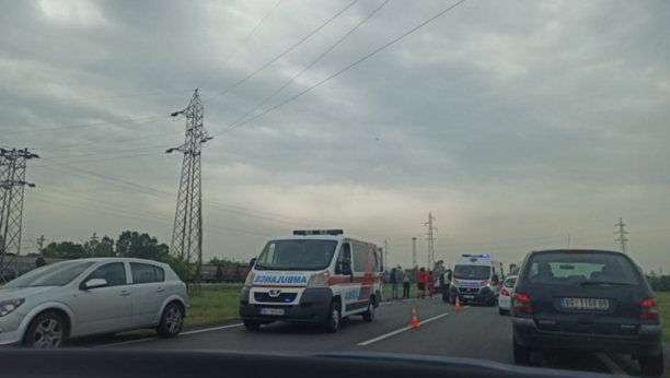 ŽESTOK SUDAR U SURČINU: U nesreći učestvovala dva automobila: Muškarac sa povredom glave hitno prevezen na Urgentni