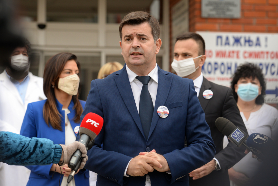 OPASNA TAJKUNSKA RABOTA Vlasnik Junajted grupe se igra i sa zdravljem nacije: Šolak bi da minira vakcinaciju u Srbiji