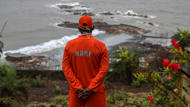 VREMENSKA KATASTROFA U INDIJI: Poplava odnela najmanje šest ljudi, očekuje se evakuacija 150.000 stanovnika (VIDEO)