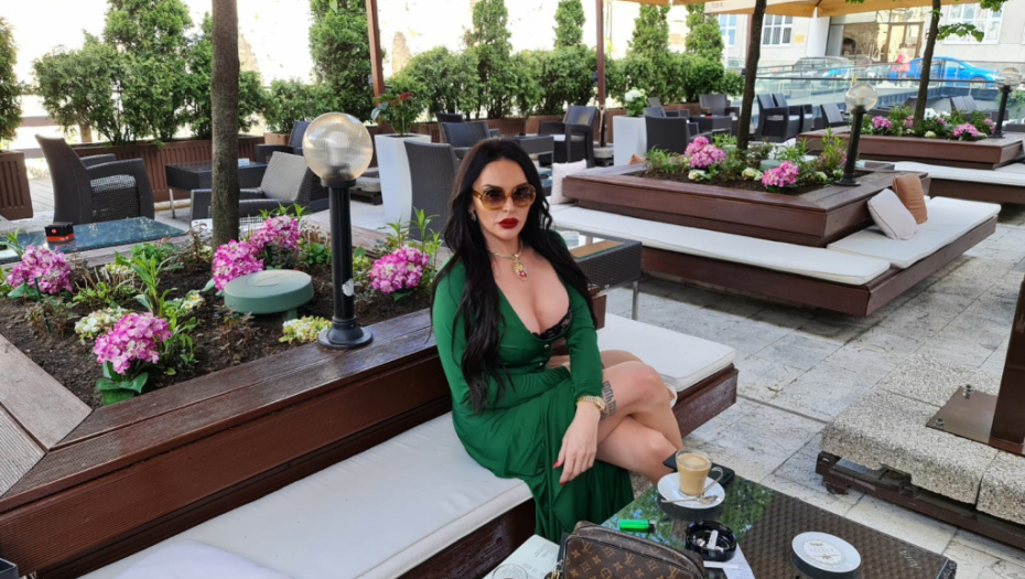 PEVAČICA SE NEKADA ZVALA ĐURO OSTOJIĆ, A ONDA JE PROMENILA POL Izenadićete se čime se bavila dok je bila muško