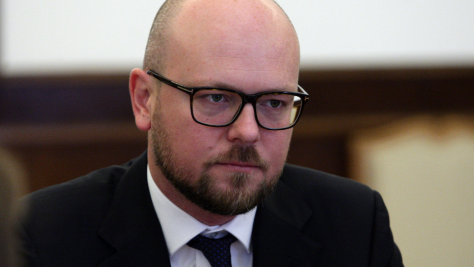 PONAŠANJE DIREKTORA NIS DOVELO DO SAMOUBISTVA RADNIKA: Kirila zanima samo koliko će miliona evra u novčaniku poneti iz Srbije!