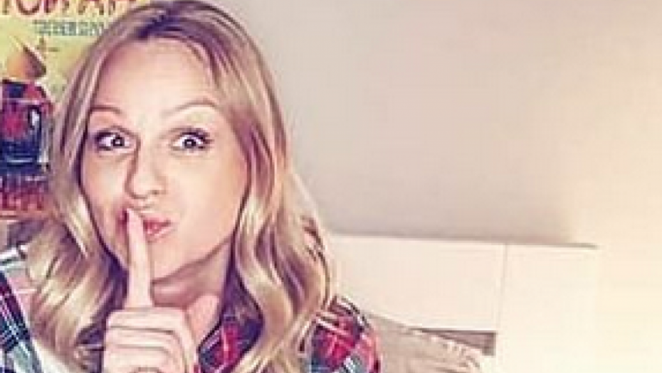 TIJANA ĆUROVIĆ PRAVILA PIDŽAMA PARTI Pila je vino i dizala noge, a iznenađenje je njeno društvo u krevetu (FOTO)