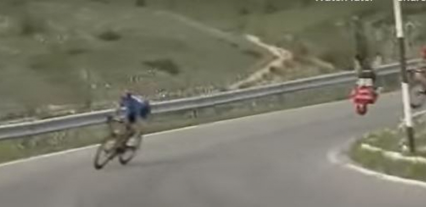 UŽAS! Slovenac udario u ivičnjak pa preleteo preko bicikla, jedva izvukao živu glavu! (VIDEO)