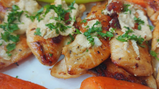 NEĆETE MORATI DA PERETE SUDOVE POSLE RUČKA! Pileći file sa sočnim i ukusnim prelivom - vrh zadovoljstva! (VIDEO)