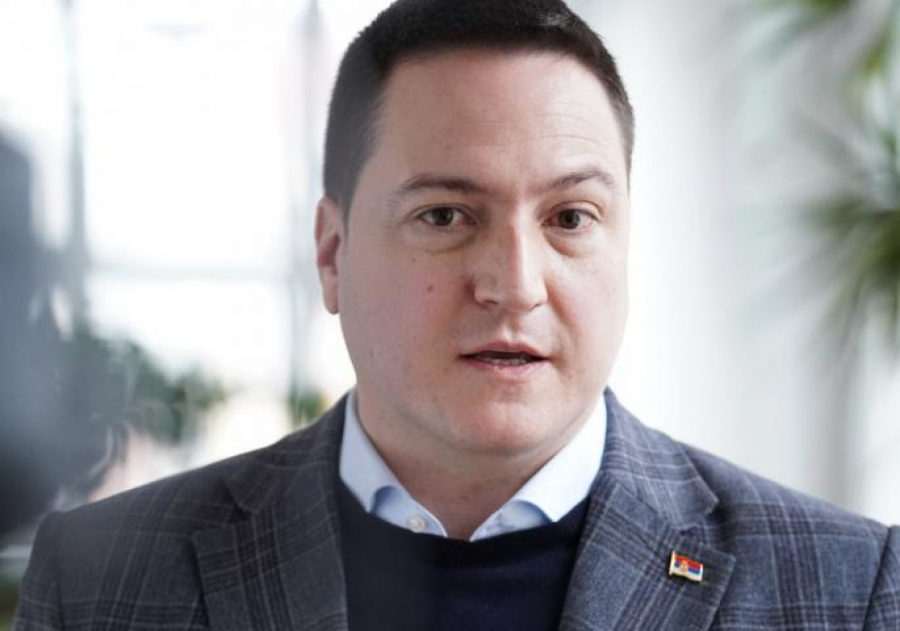 PREDSEDNIK SRBIJE UPUTIO PACKE MINISTRIMA U Vladi panika nakon Vučićevih kritika!