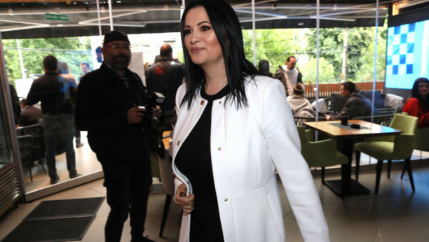 JANA OTVORILA DUŠU O SUPRUGU! Evo šta je poručila o njemu, a čime njene mnoge koleginice ne mogu da se pohvale!