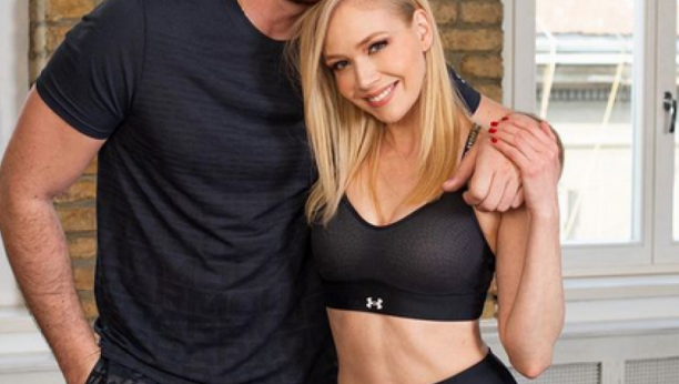 Jelena Rozga poslednjom fotografijom usijala društvene mreže, komentari samo pljušte - ko je ovaj zgodni momak pored nje? (FOTO)