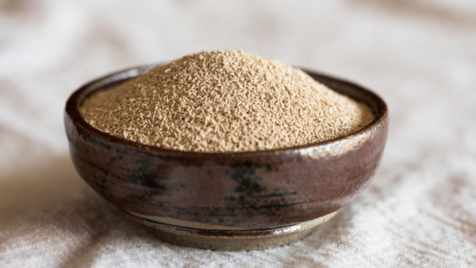 BOLJE OD SONE KISELINE Stavite kvasac u WC šolju i sačekajte sat vremena, rezultat će vas oduševiti