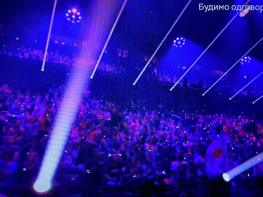 Počela je Evrovizija, ali pravila niko ne poštuje, voditeljka je veoma uplašena zbog jedne stvari