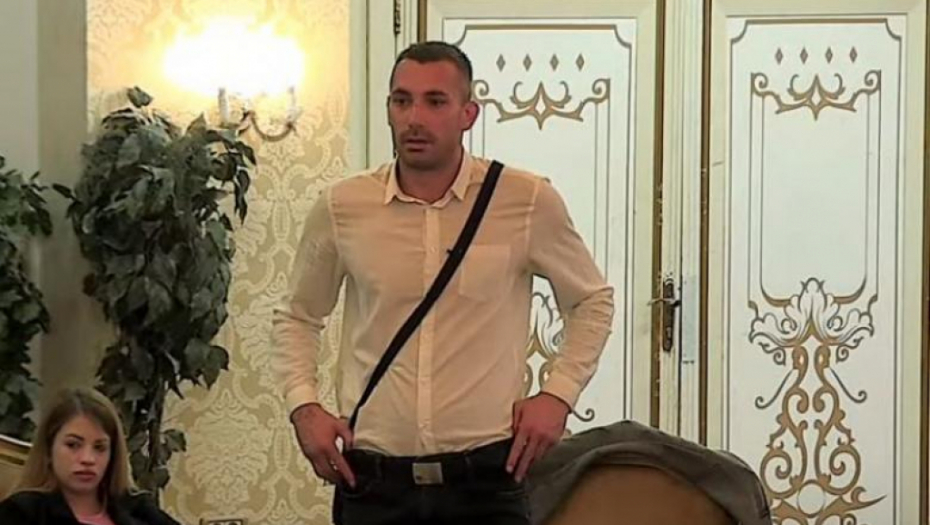 HAOS ZBOG SE*SA! Nedin otac završio u hitnoj nakon ćerkinih vrelih scena sa Tirketom, poručili joj groznu stvar, a ona se slomila od tuge!