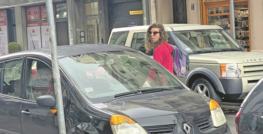 EKSKLUZIVNI PAPARAZZO! Otkrivamo šta radi Janjuševa žena, dok je on u ljubavi sa Majom (FOTO)