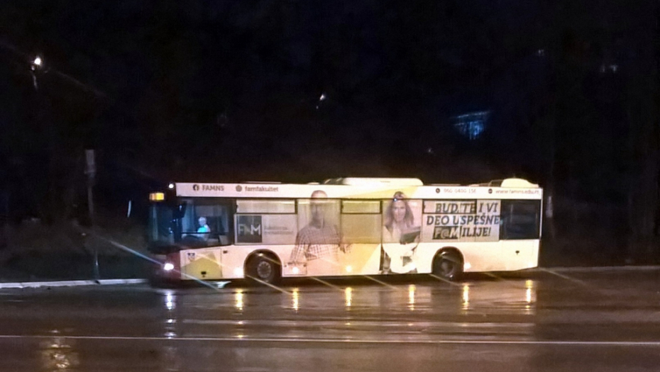 NESREĆA NA VRAČARU: Autobus na liniji 26 zakucao se u cisternu, jedna osoba je povređena