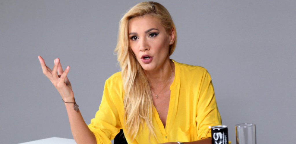 VODITELJKA POKAZALA TRUDNIČKI STOMAČIĆ Bojana Ristivojević uvukla se u usku haljinu i ponosno otkrila svoje stanje, zablistala kao nikad do sad!