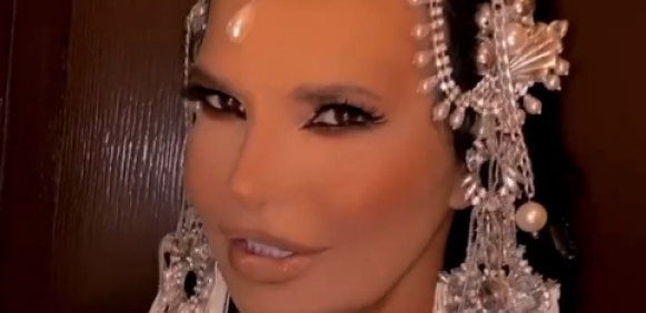 AUUUU, KAKAV PRIZOR! Bujne grudi Lidije Vukićević ispadale iz premalog bikinija (FOTO/VIDEO)