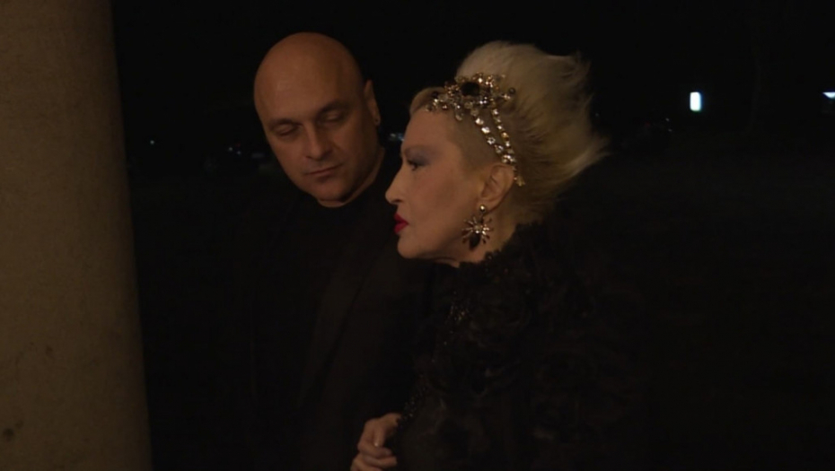 SLAĐANA MILOŠEVIĆ USLIKANA NAKON IZLASKA IZ BOLNICE Pevačica zbog teške bolesti vidno ispijena i iscrpljena (FOTO)