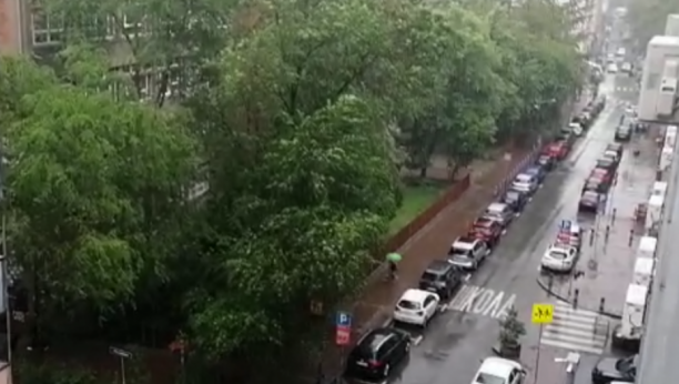 VELIKO NEVREME SRUČILO SE NA BEOGRAD: Kolaps u saobraćaju, RHMZ izdalo novo upozorenje (FOTO)