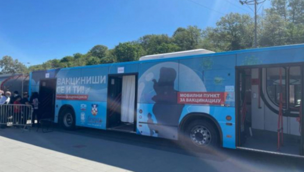 Sutra mobilni autobus za vakcinaciju kod Pionirskog parka, za vikend na Zemunskom keju