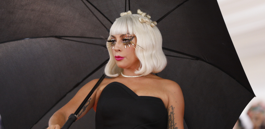 OPET ŠOKIRA SVOJOM POJAVOM Lejdi Gaga pozirala za naslovnicu magazina, nećete verovati šta je sad uradila!