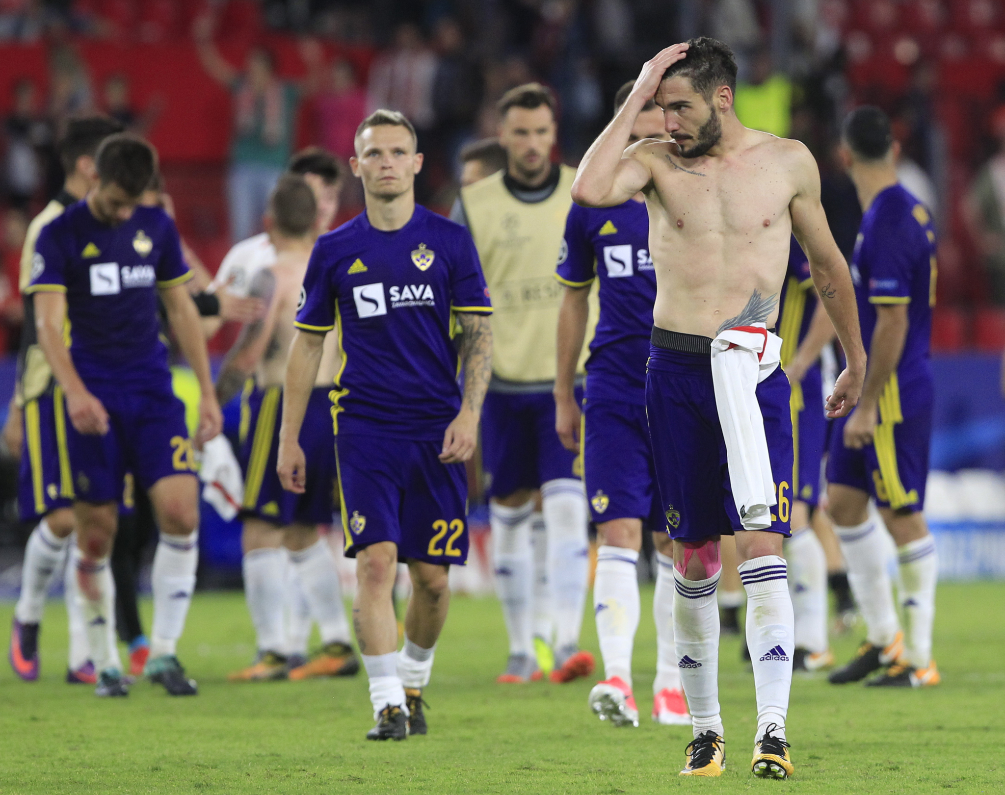 VIKEND ODLUKE! PRŠTAĆE ŠIROM EVROPE! Ko ispada, ko osvaja titulu, ko će u Ligu šampiona i gde su 