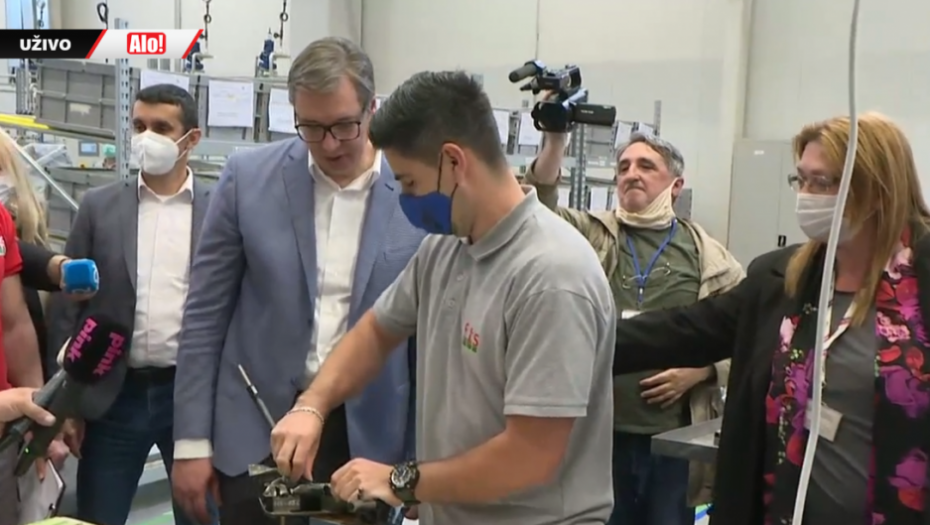 PREDSEDNIK SRBIJE OBJAVIO VAŽAN VIDEO Radnici hvala, Srbija nezaustavljivo ide napred!