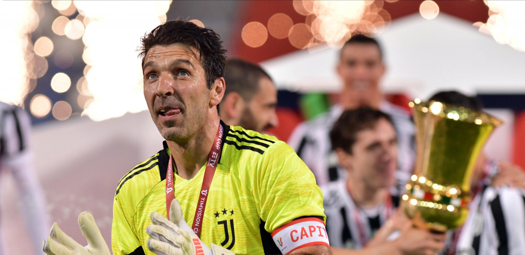 SRBIN DOVODI BUFONA U OLIMPIJAKOS! Da li legendarni golman nastavlja karijeru u Grčkoj?