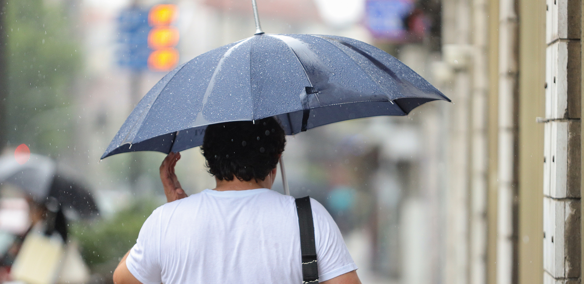 PRED NAMA JE DAN PRIJATNE TEMPERATURE: Ponesite kišobran sa sobom, moguća je iznenadna oluja
