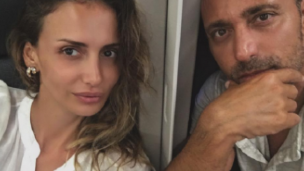 VENČALI SE NA BOSFORU, DOBILA BURMU OD PLATINE Mustafa pravi svadbu od 200.000 evra, a ovako je izgledalo venčanje sa Eminom