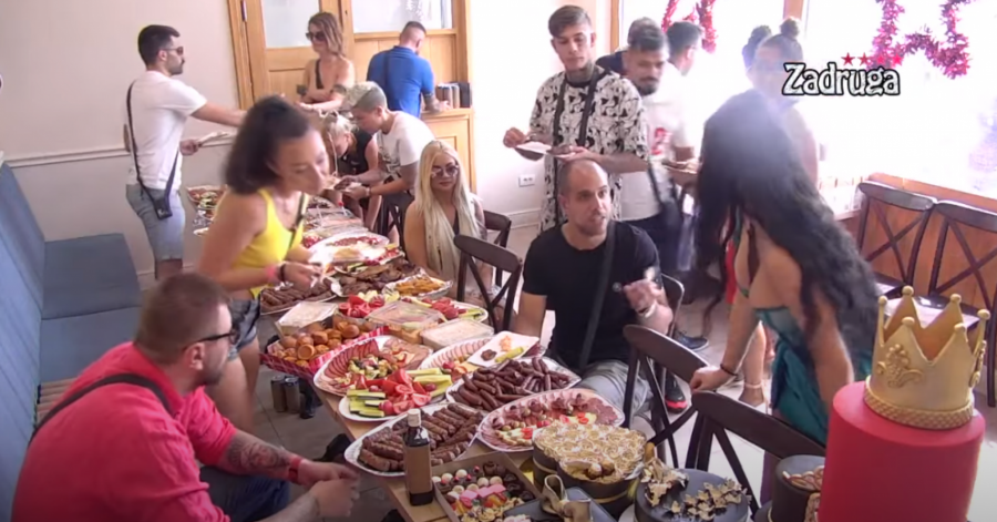 SVE PRŠTI OD LUKSUZA! Taki nije štedeo, glamurozna proslava Majinog rođendana sve oborila s nogu, a čak je i od nje dobila čestitku! (FOTO)