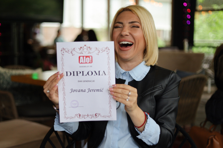NE ZANIMAJU JE SAMO PARE Jovana Jeremić odbila da radi za mesečnu platu od 250.000 dinara!