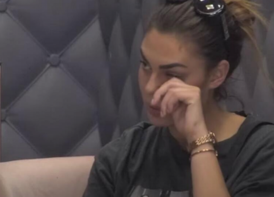 SA OBE JE SPAVAO! Oglasio se Mensur i u svom stilu brutalno odgovorio Maji i Mini nakon šokantnih saznanja da ga Vrbaški i dalje voli!