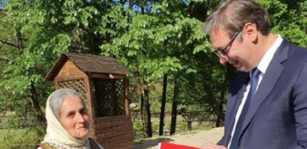 Nigde nema ni lepše zemlje, ni boljih ljudi: Predsednika Vučića narod dočekao u narodnim nošnjama